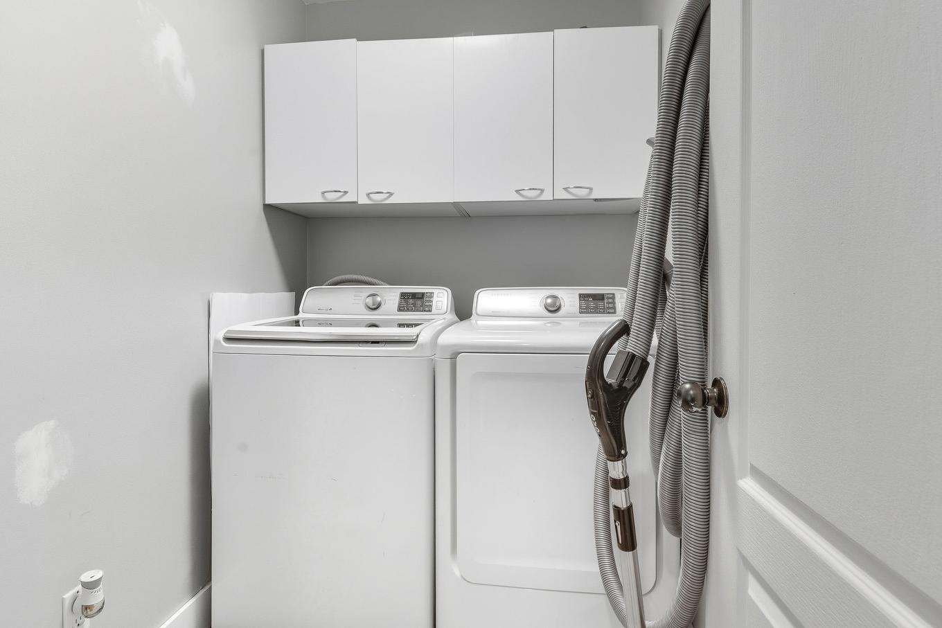 Salle de lavage - 6641 Ch. Forest, Terrebonne (La Plaine), QC - Indoor Photo Showing Laundry Room