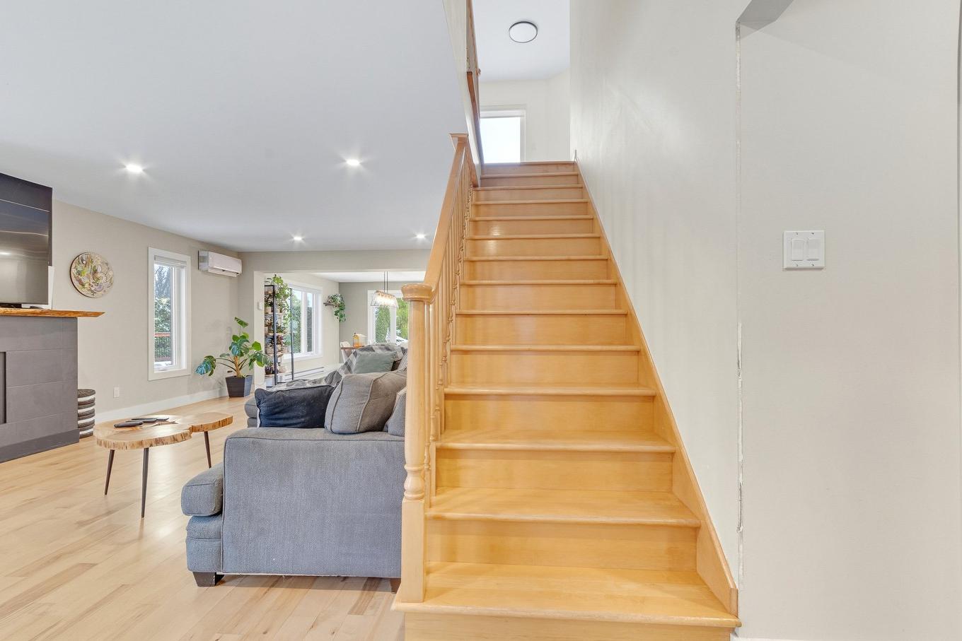 Escalier - 6641 Ch. Forest, Terrebonne (La Plaine), QC - Indoor With Fireplace