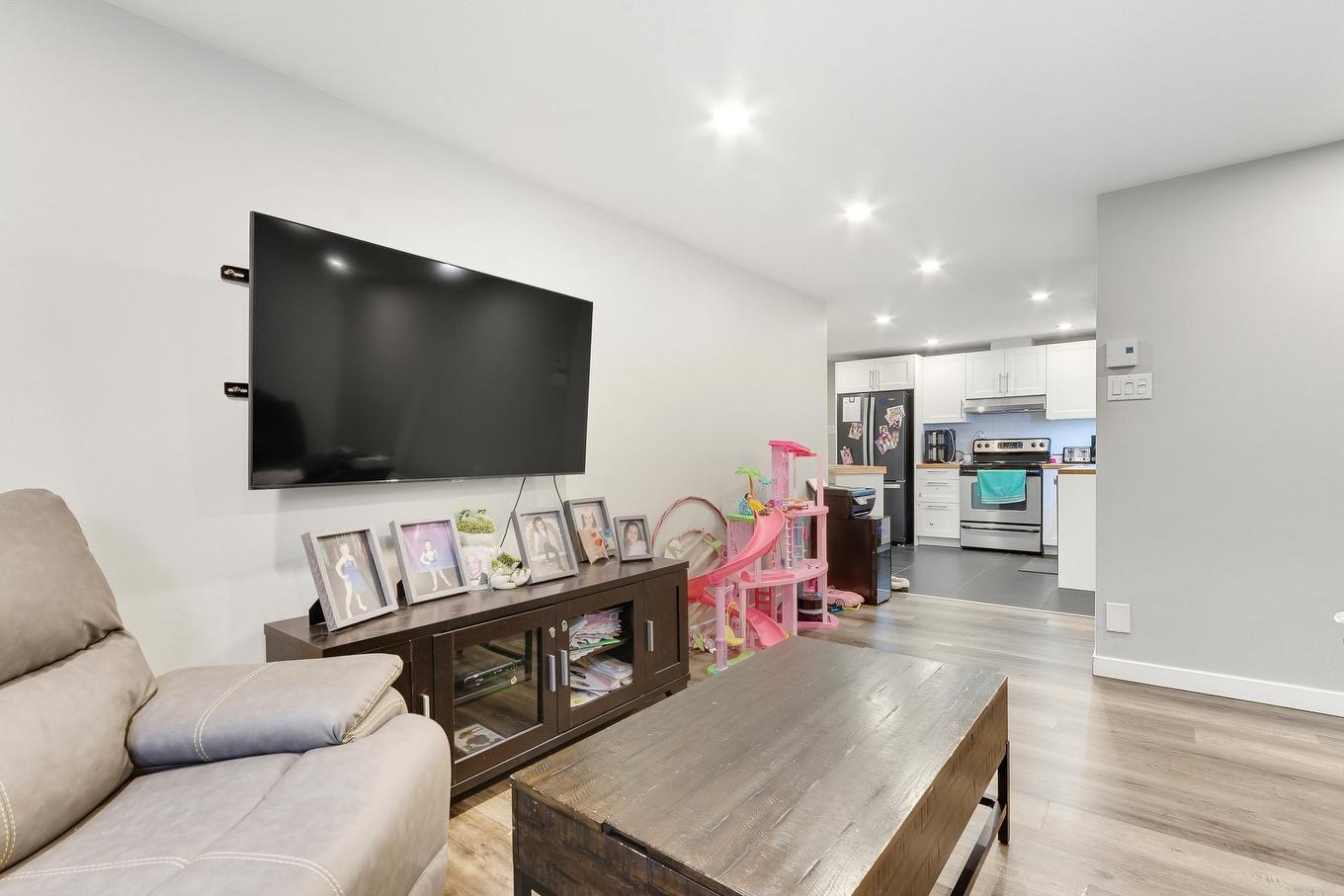 Salon - 6641 Ch. Forest, Terrebonne (La Plaine), QC - Indoor Photo Showing Living Room