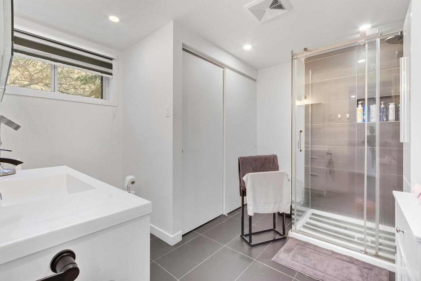 Salle de bains - 6641 Ch. Forest, Terrebonne (La Plaine), QC - Indoor Photo Showing Bathroom