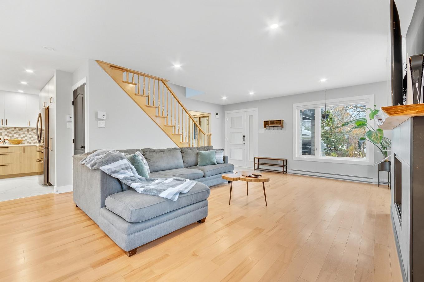 Salon - 6641 Ch. Forest, Terrebonne (La Plaine), QC - Indoor Photo Showing Living Room