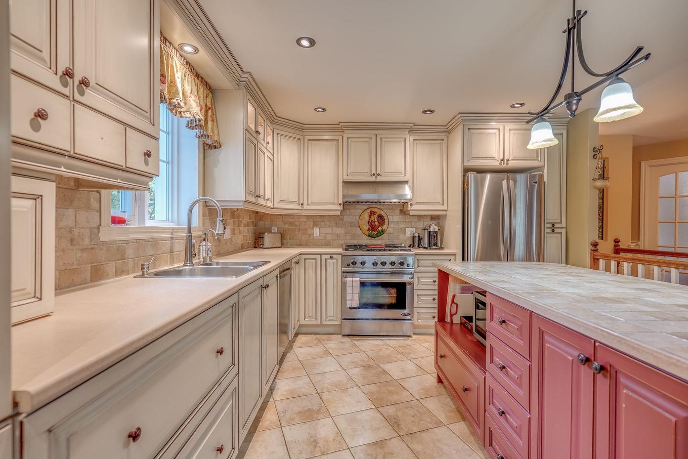 Kitchen - 61 Av. Chartier, Saint-Sauveur, QC - Indoor Photo Showing Kitchen