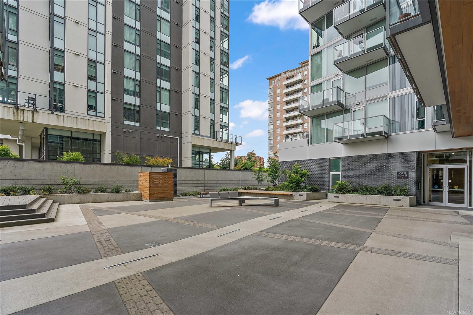 604-989 Johnson St, Victoria, BC - Outdoor With Facade