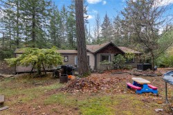 660 Millstream Lake Rd Highlands, BC V9B 6E9