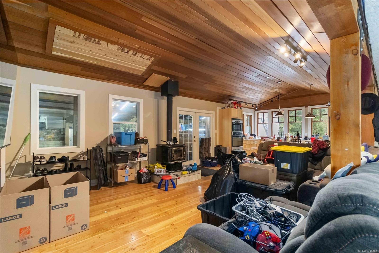 660 Millstream Lake Rd, Highlands, BC