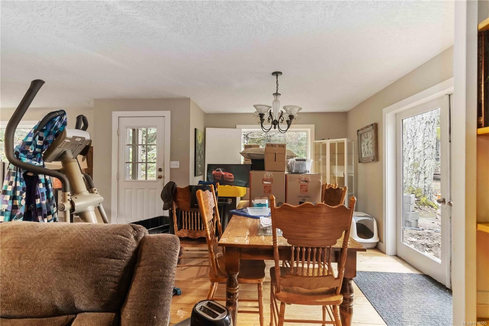 660 Millstream Lake Rd, Highlands, BC