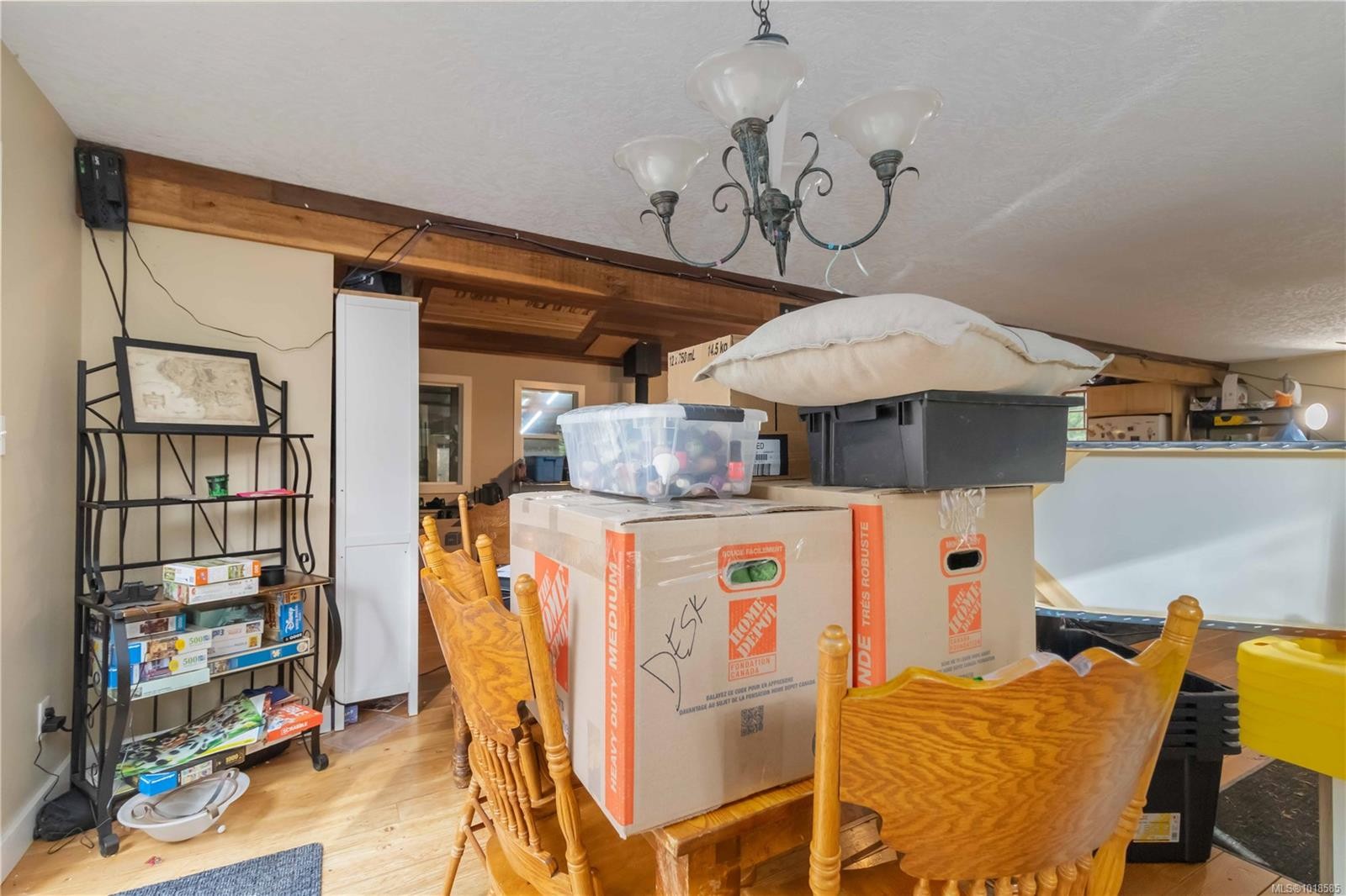 660 Millstream Lake Rd, Highlands, BC