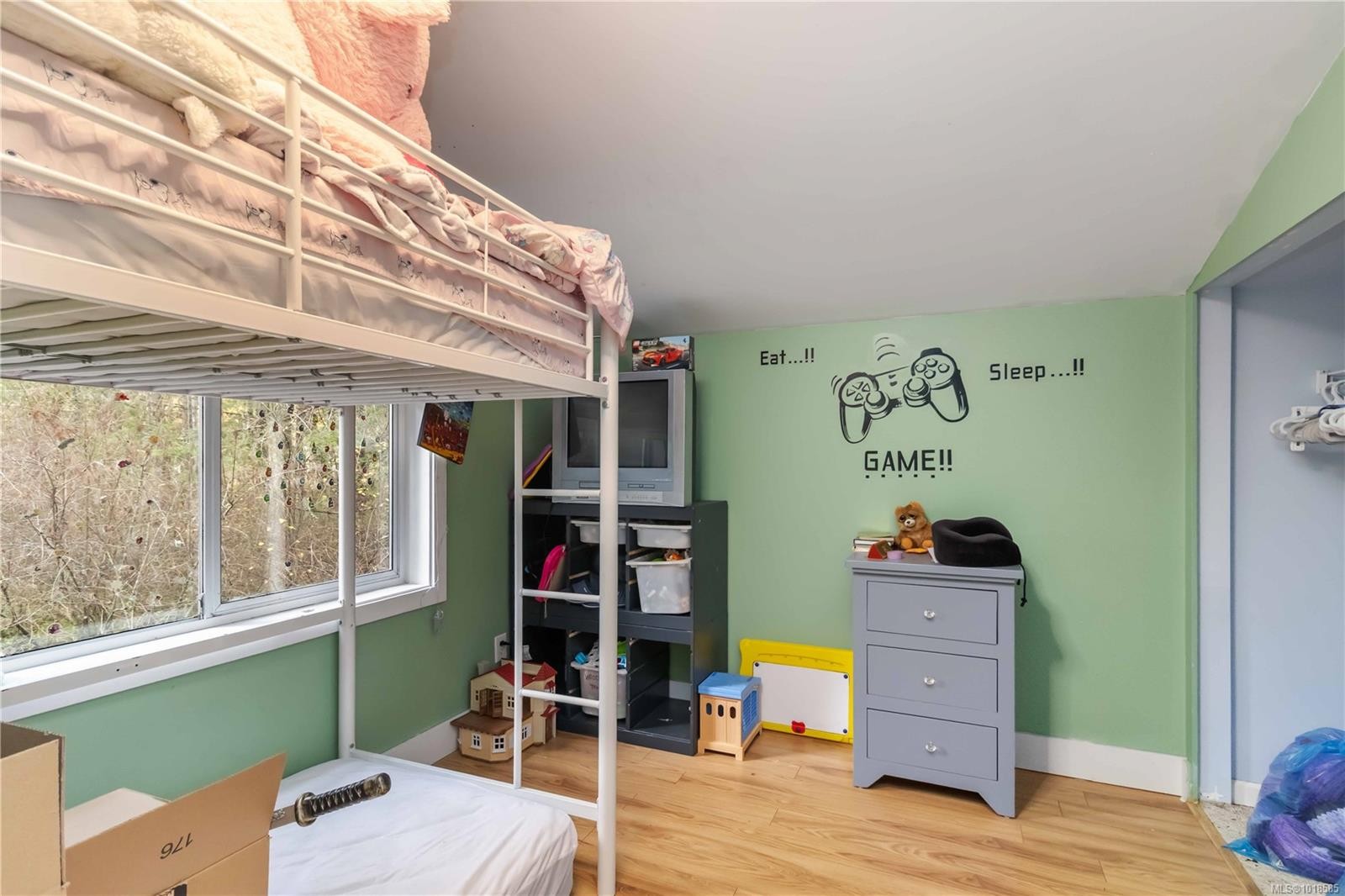 660 Millstream Lake Rd, Highlands, BC