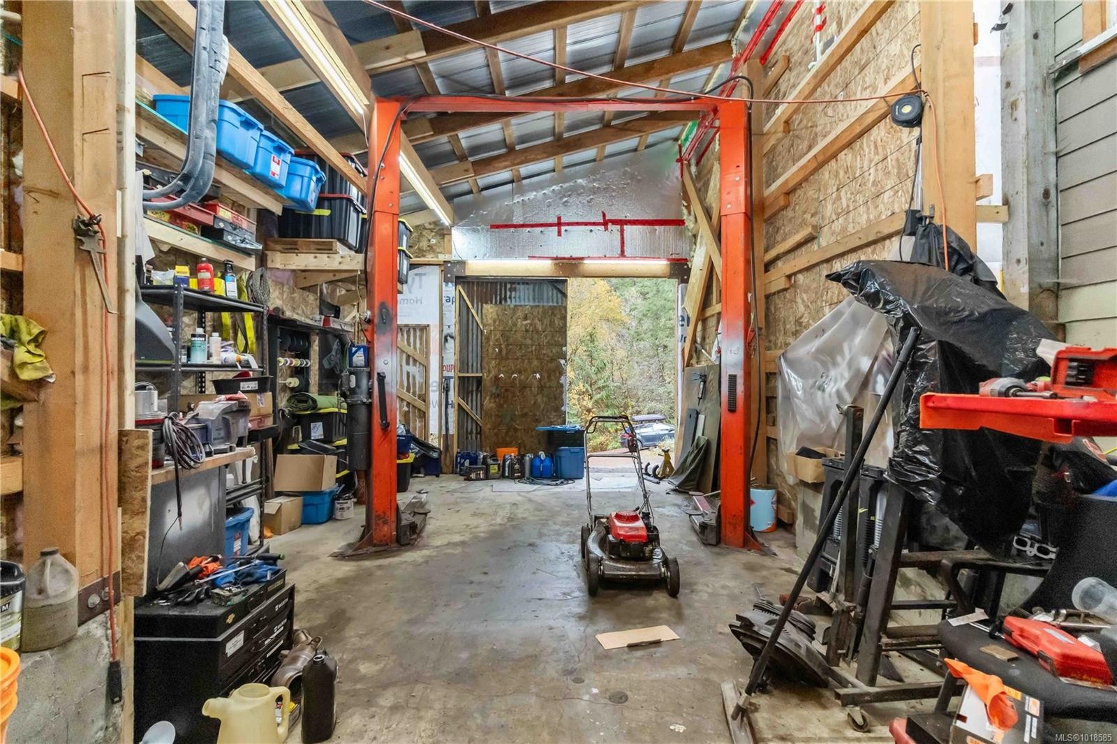 660 Millstream Lake Rd, Highlands, BC