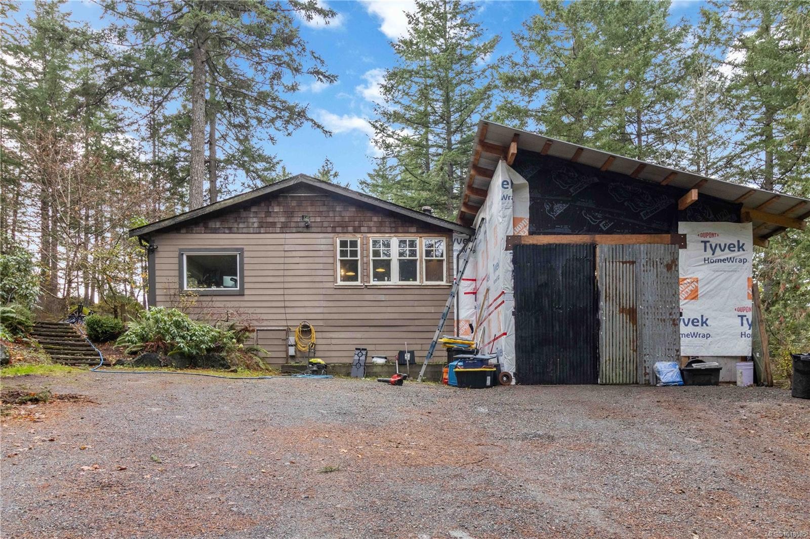 660 Millstream Lake Rd, Highlands, BC