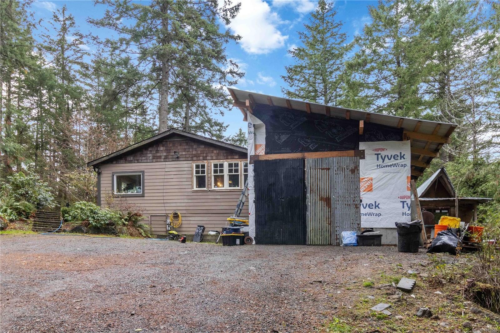 660 Millstream Lake Rd, Highlands, BC