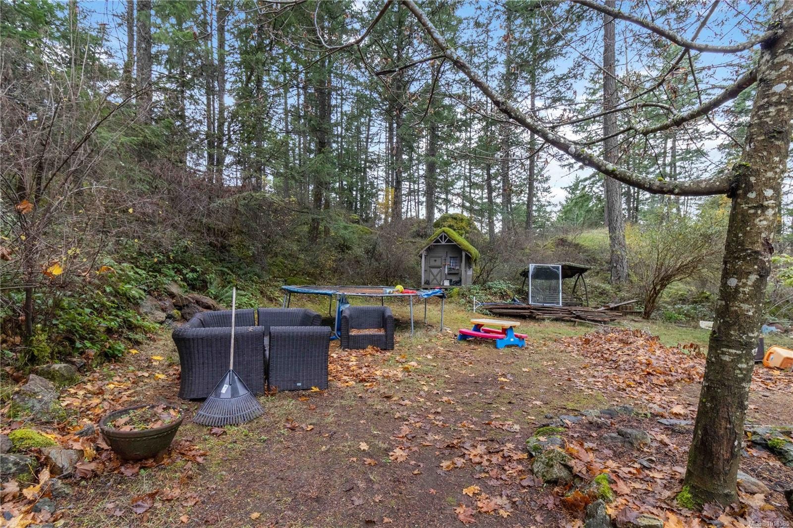 660 Millstream Lake Rd, Highlands, BC