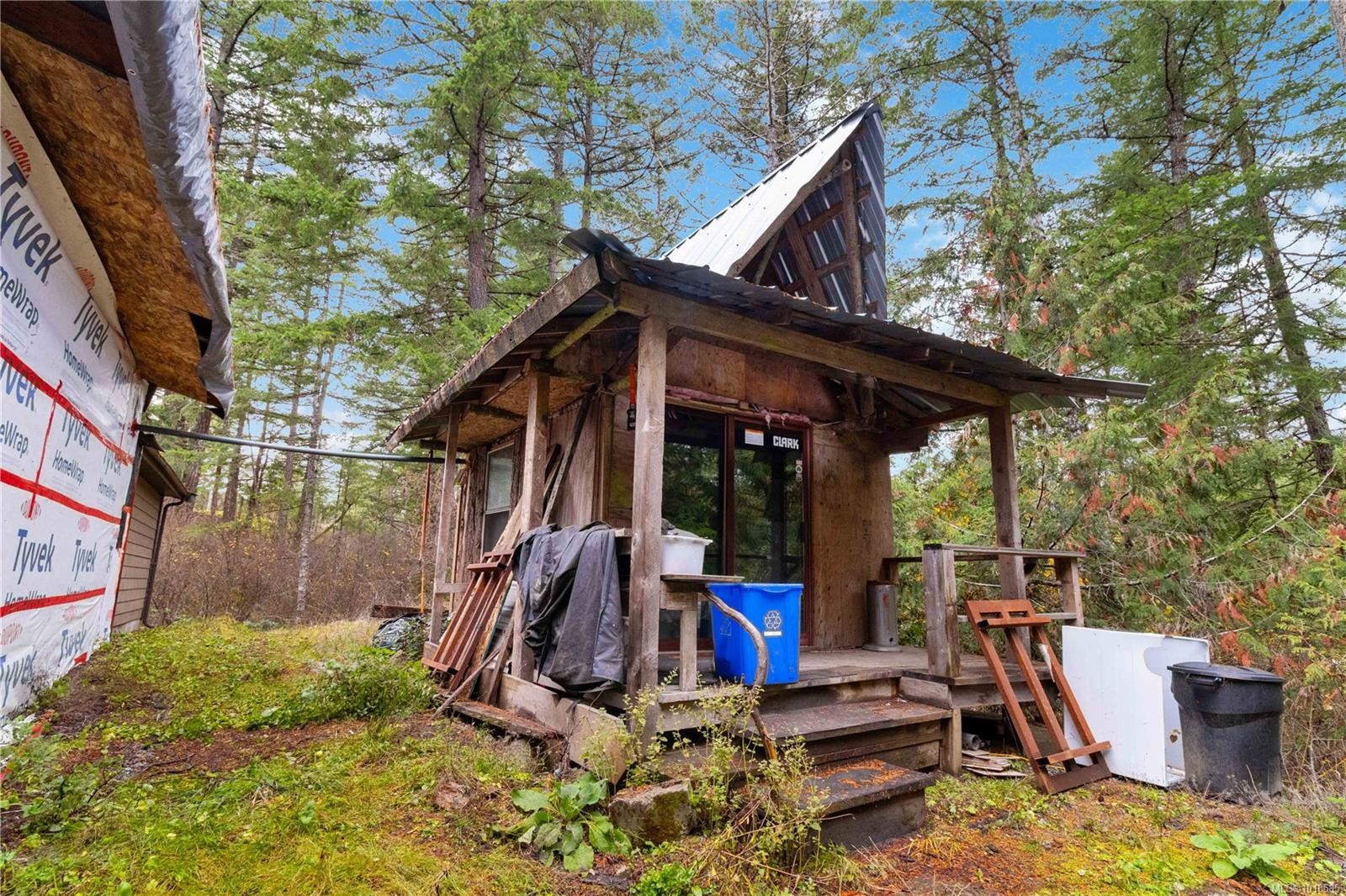 660 Millstream Lake Rd, Highlands, BC