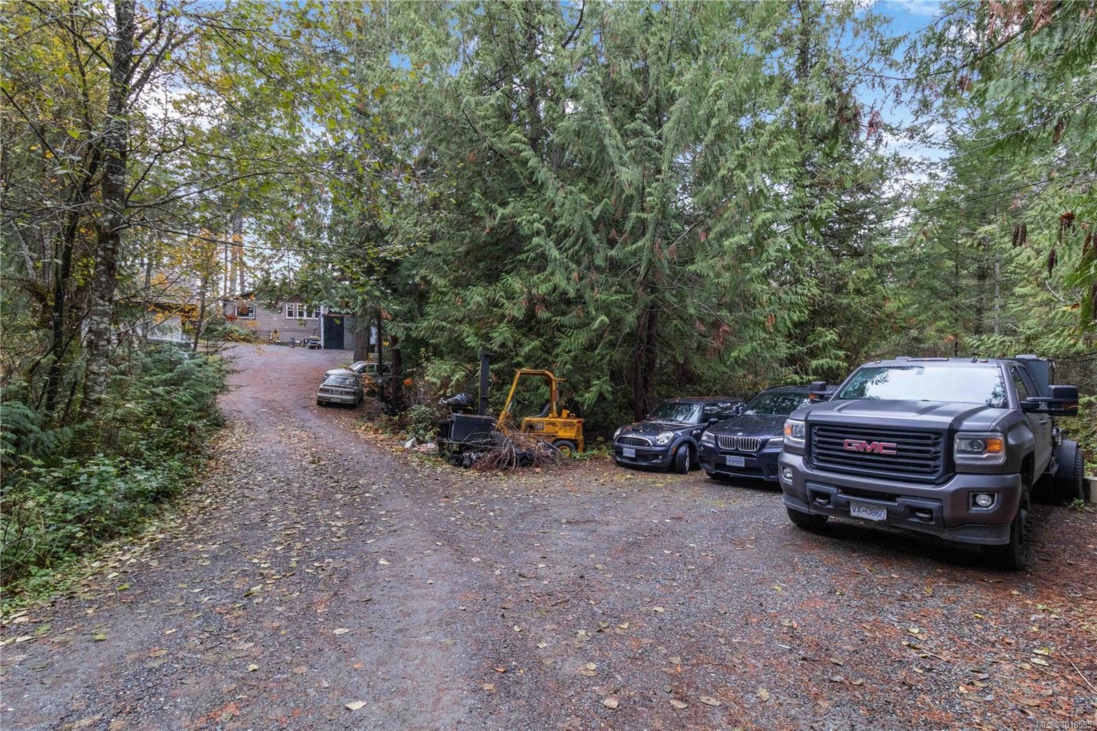 660 Millstream Lake Rd, Highlands, BC