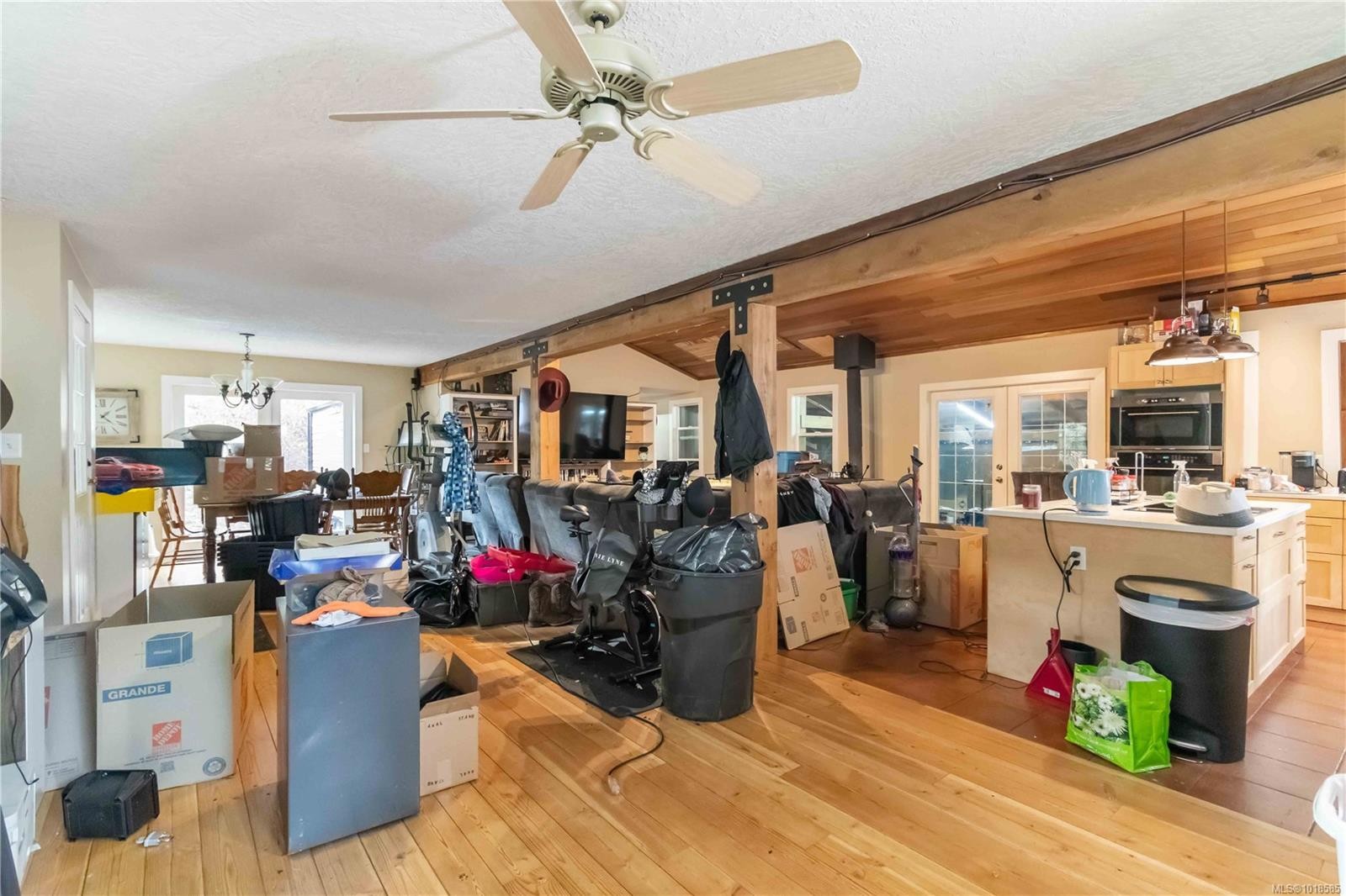 660 Millstream Lake Rd, Highlands, BC