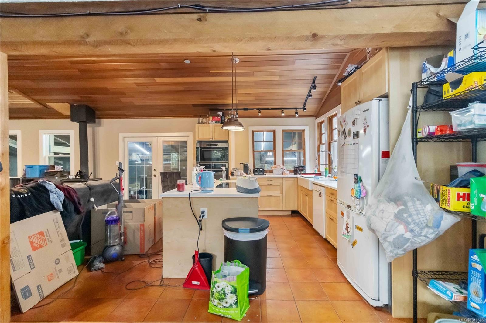 660 Millstream Lake Rd, Highlands, BC