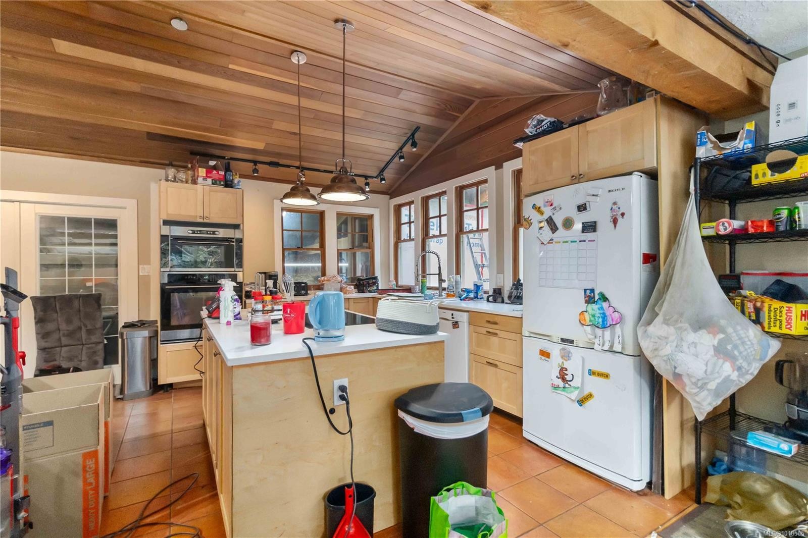 660 Millstream Lake Rd, Highlands, BC