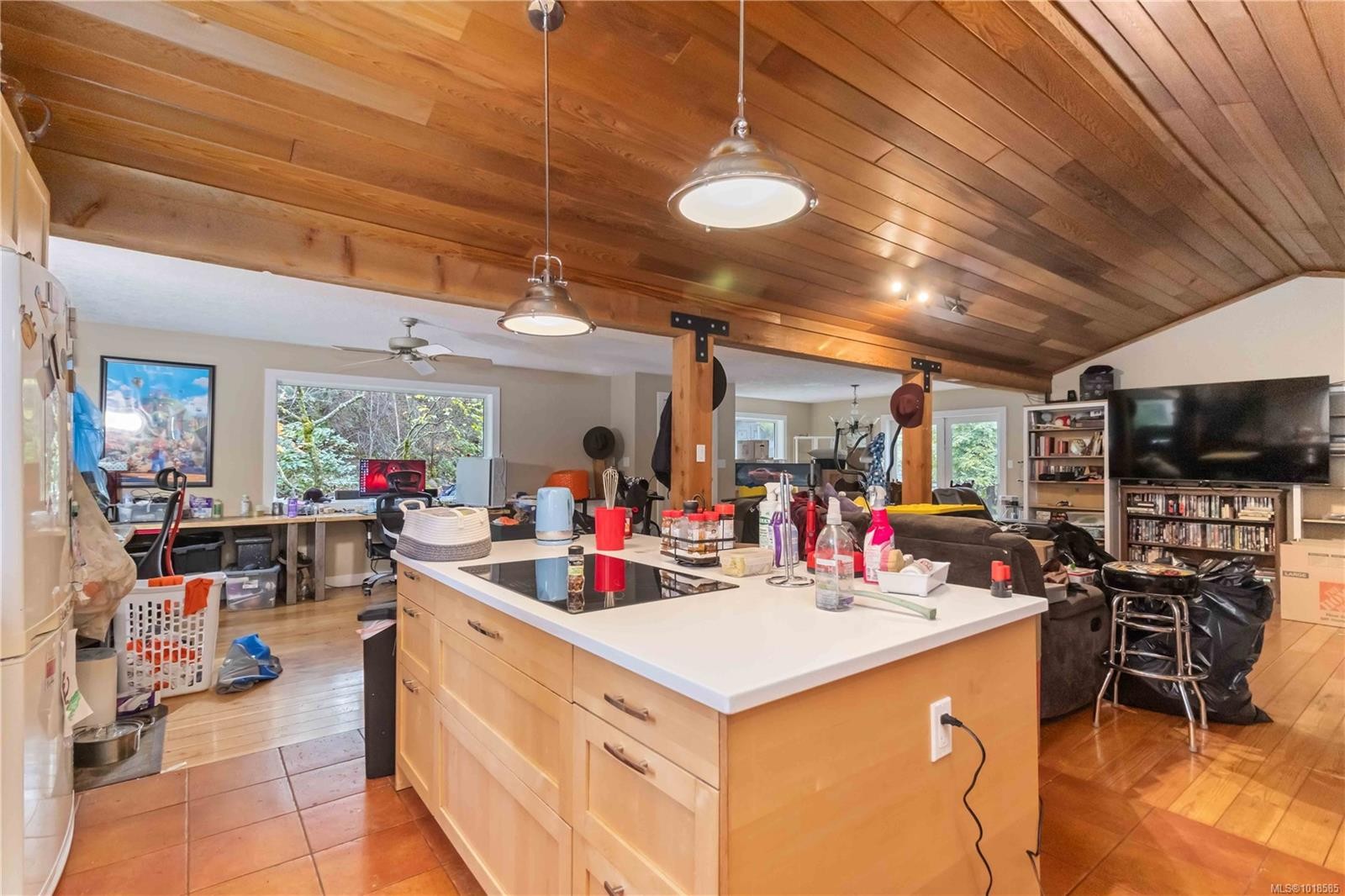 660 Millstream Lake Rd, Highlands, BC