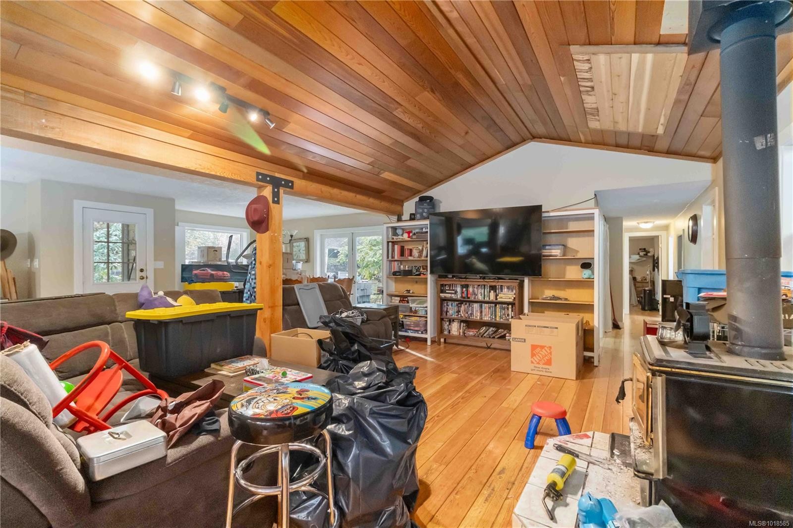 660 Millstream Lake Rd, Highlands, BC