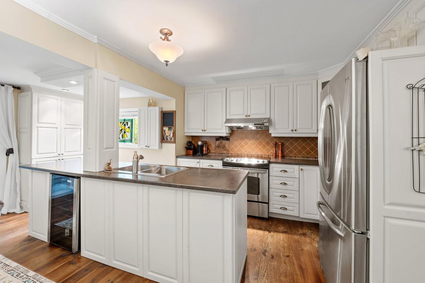 Kitchen - 1857 Rue Lavallée, Val-David, QC - Indoor Photo Showing Kitchen With Double Sink