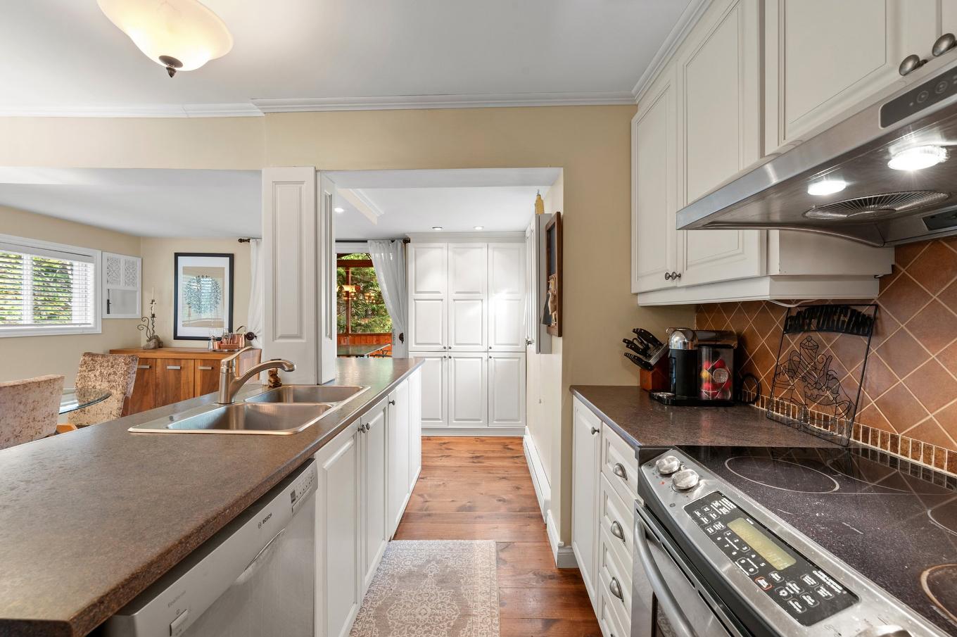 Kitchen - 1857 Rue Lavallée, Val-David, QC - Indoor Photo Showing Kitchen With Double Sink