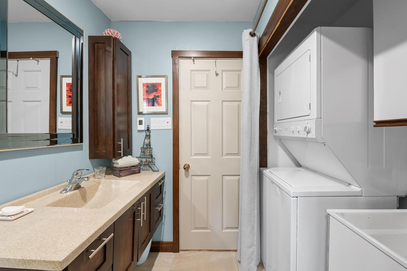 Bathroom - 1857 Rue Lavallée, Val-David, QC - Indoor Photo Showing Laundry Room