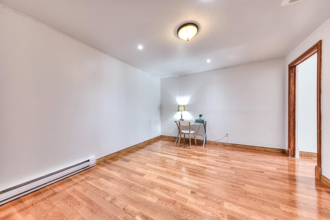 Office - 40 Rue Courval, Kirkland, QC - Indoor Photo Showing Other Room