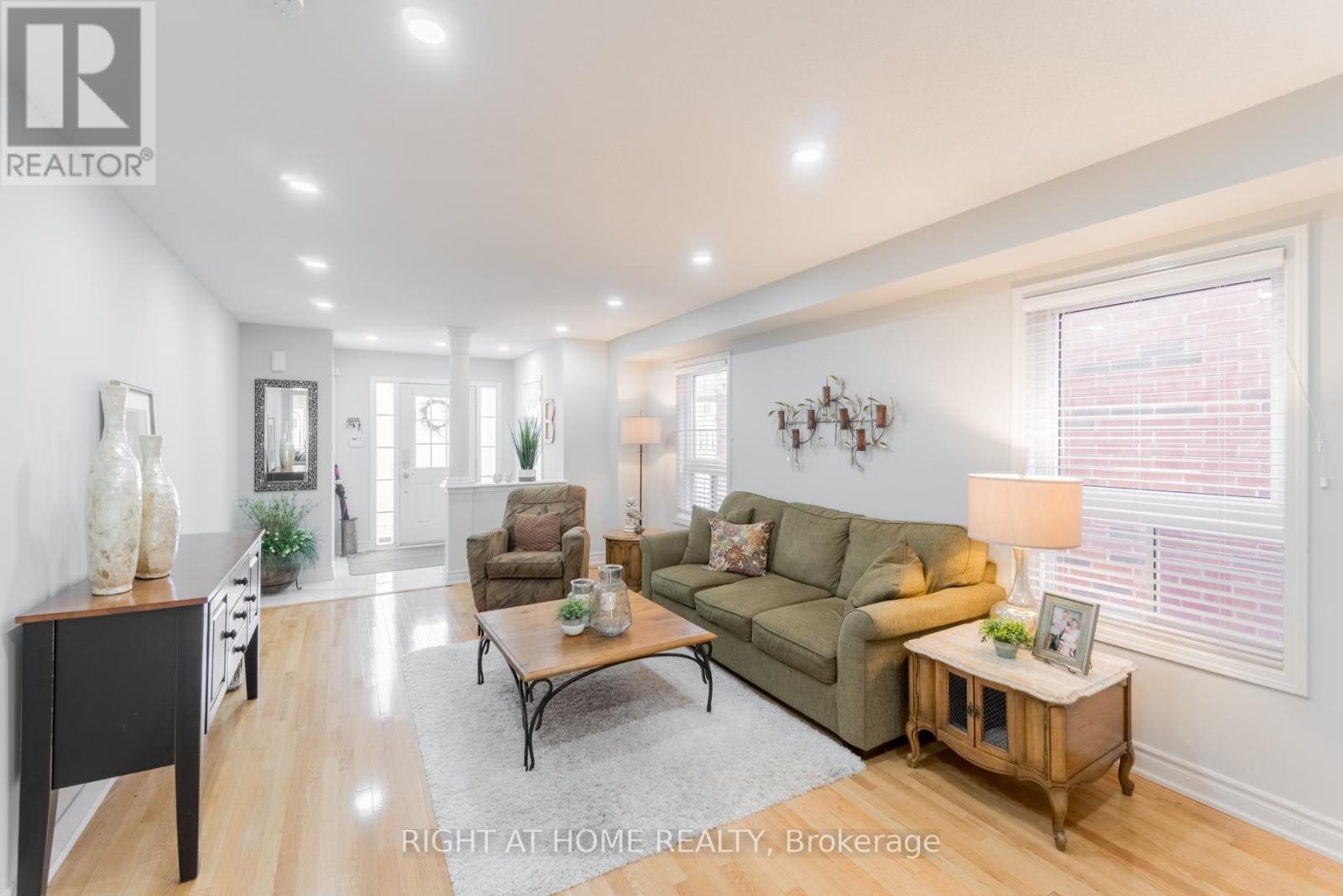63 Feint Drive, Ajax (Northwest Ajax), ON - Indoor Photo Showing Living Room