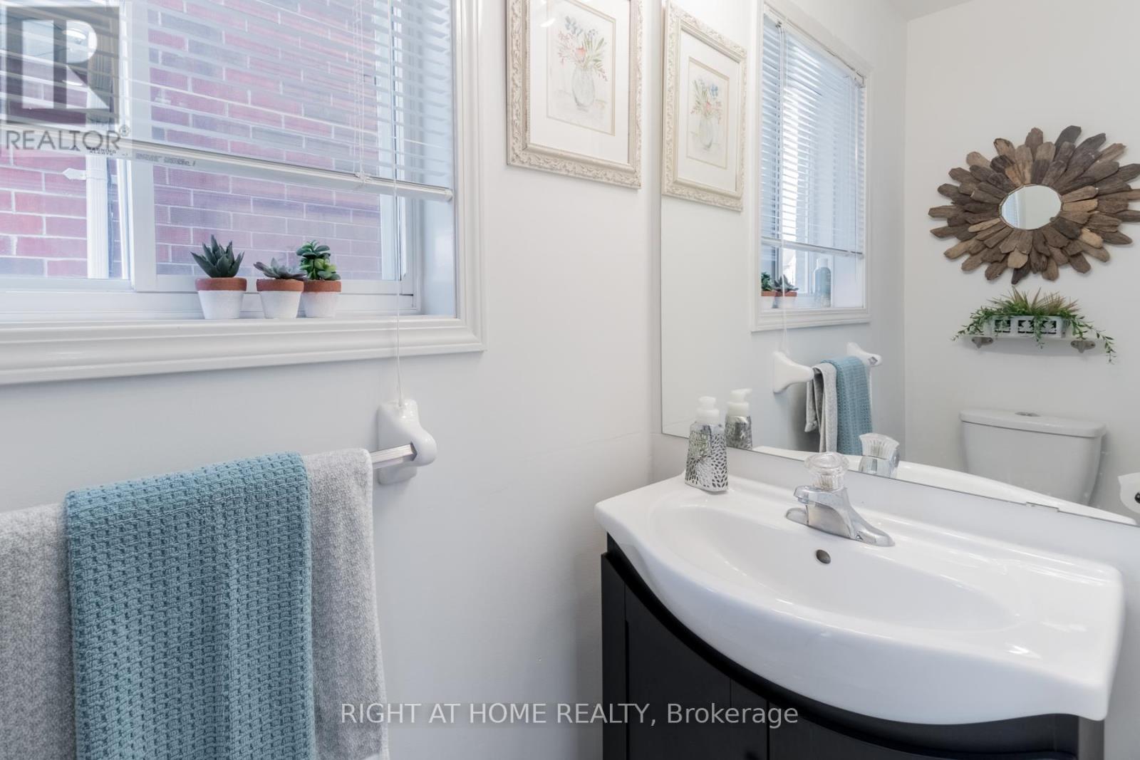 63 Feint Drive, Ajax (Northwest Ajax), ON - Indoor Photo Showing Bathroom