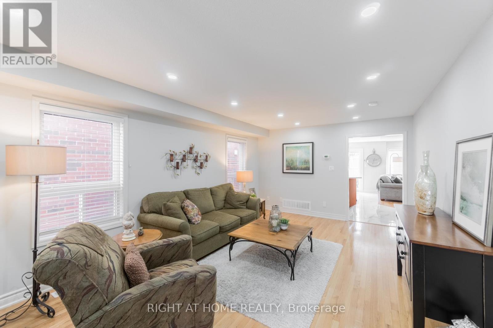 63 Feint Drive, Ajax (Northwest Ajax), ON - Indoor Photo Showing Living Room