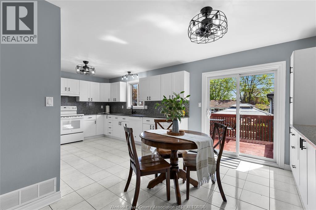 148 Riverview Avenue, Lasalle, ON - Indoor Photo Showing Dining Room