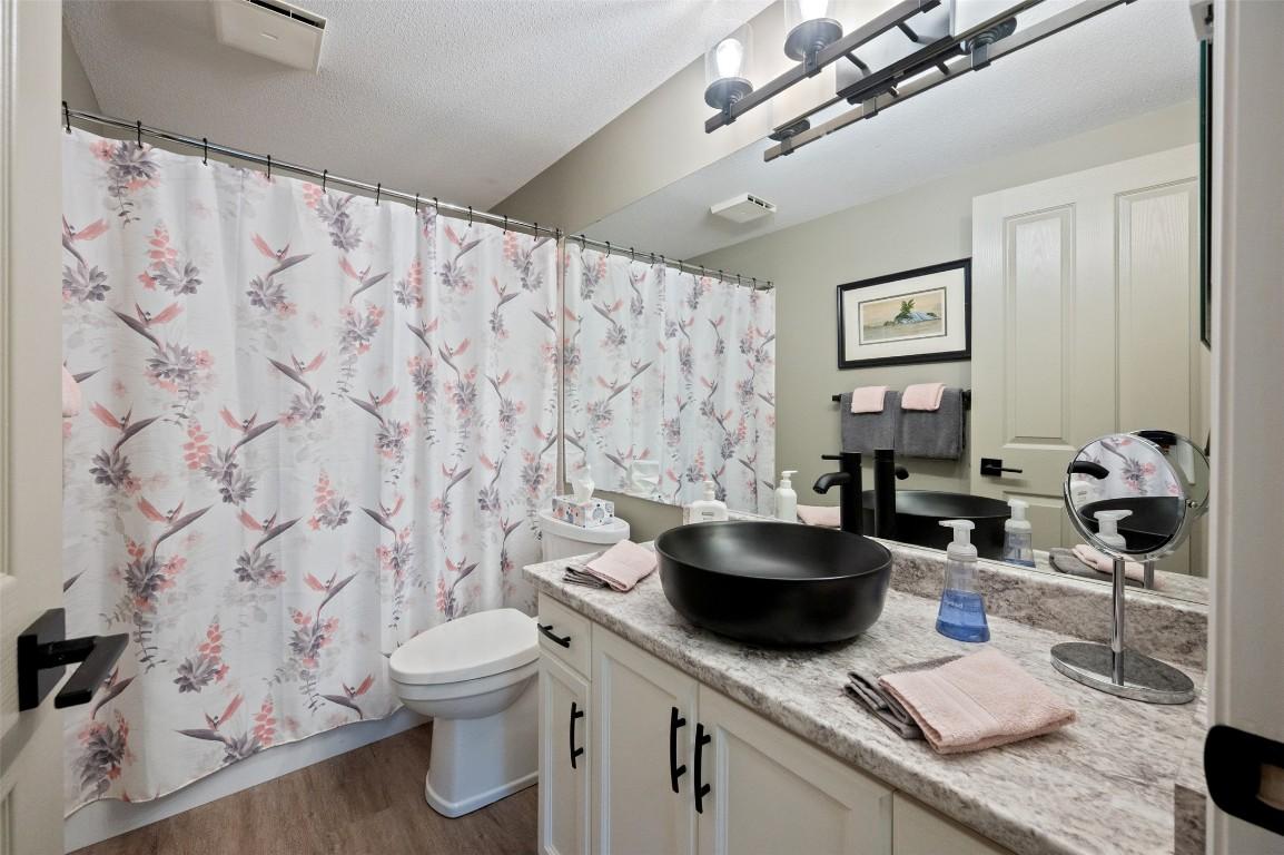 109-8700 Jubilee Road, Summerland, BC - Indoor Photo Showing Bathroom