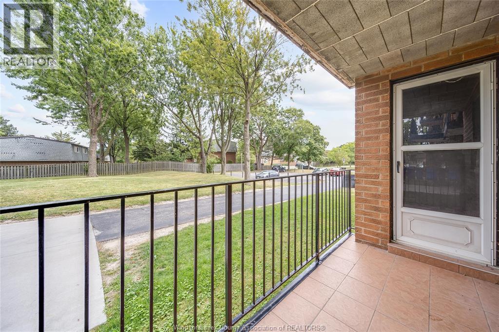 6502 Thornberry, Windsor, ON - Outdoor With Exterior