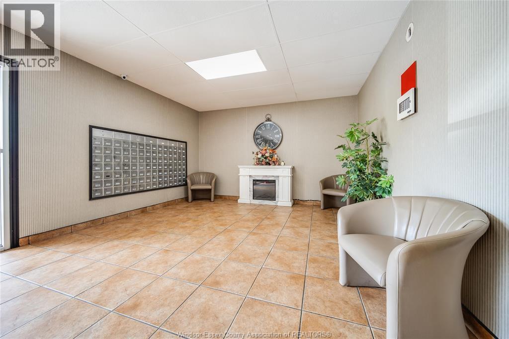 6502 Thornberry, Windsor, ON - Indoor