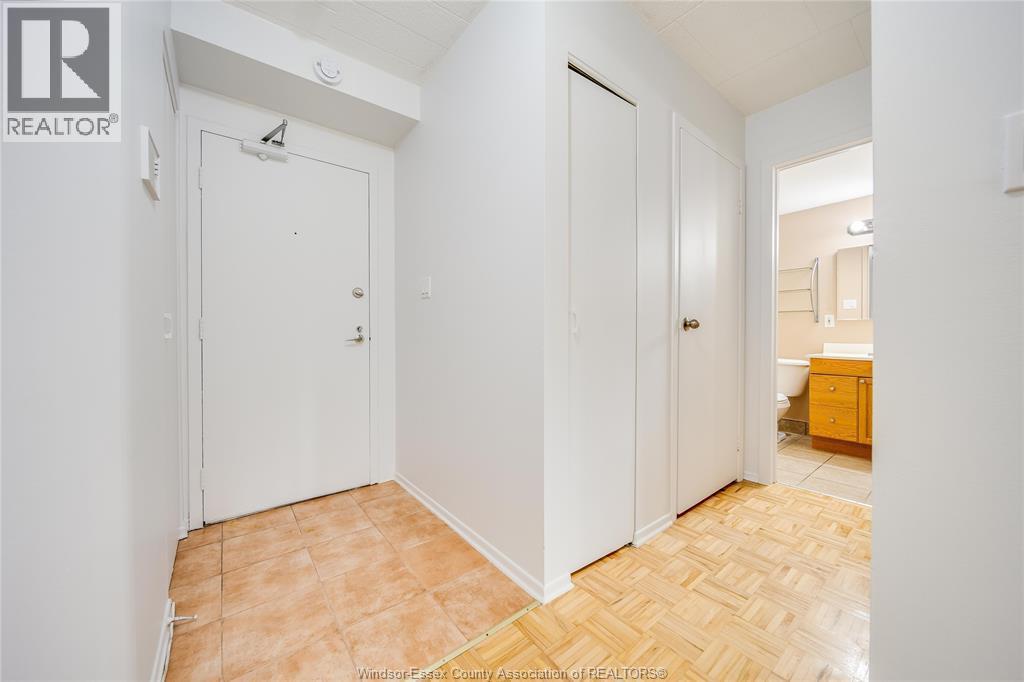 6502 Thornberry, Windsor, ON - Indoor Photo Showing Other Room