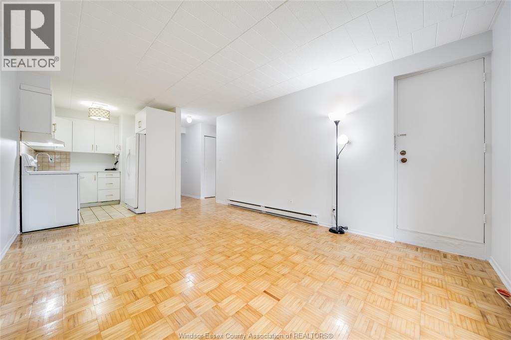 6502 Thornberry, Windsor, ON - Indoor Photo Showing Kitchen