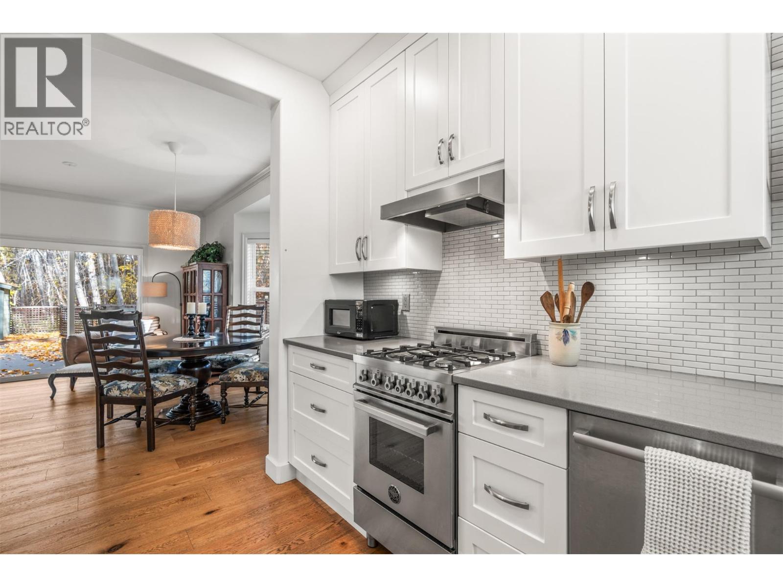 5101 19 Street Unit# 10, Vernon, BC - Indoor Photo Showing Kitchen With Upgraded Kitchen