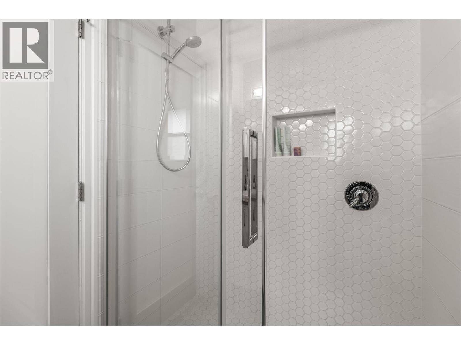 5101 19 Street Unit# 10, Vernon, BC - Indoor Photo Showing Bathroom