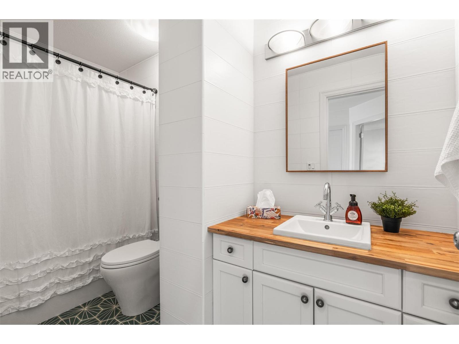 5101 19 Street Unit# 10, Vernon, BC - Indoor Photo Showing Bathroom