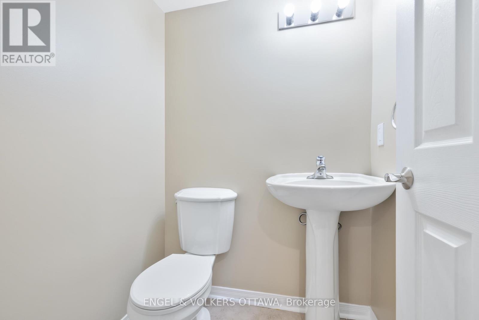 26 Carleton Cathcart Street, Ottawa, ON - Indoor Photo Showing Bathroom