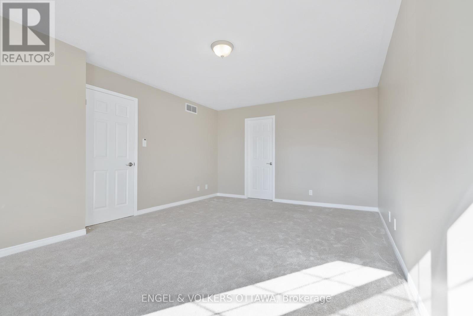 26 Carleton Cathcart Street, Ottawa, ON - Indoor Photo Showing Other Room
