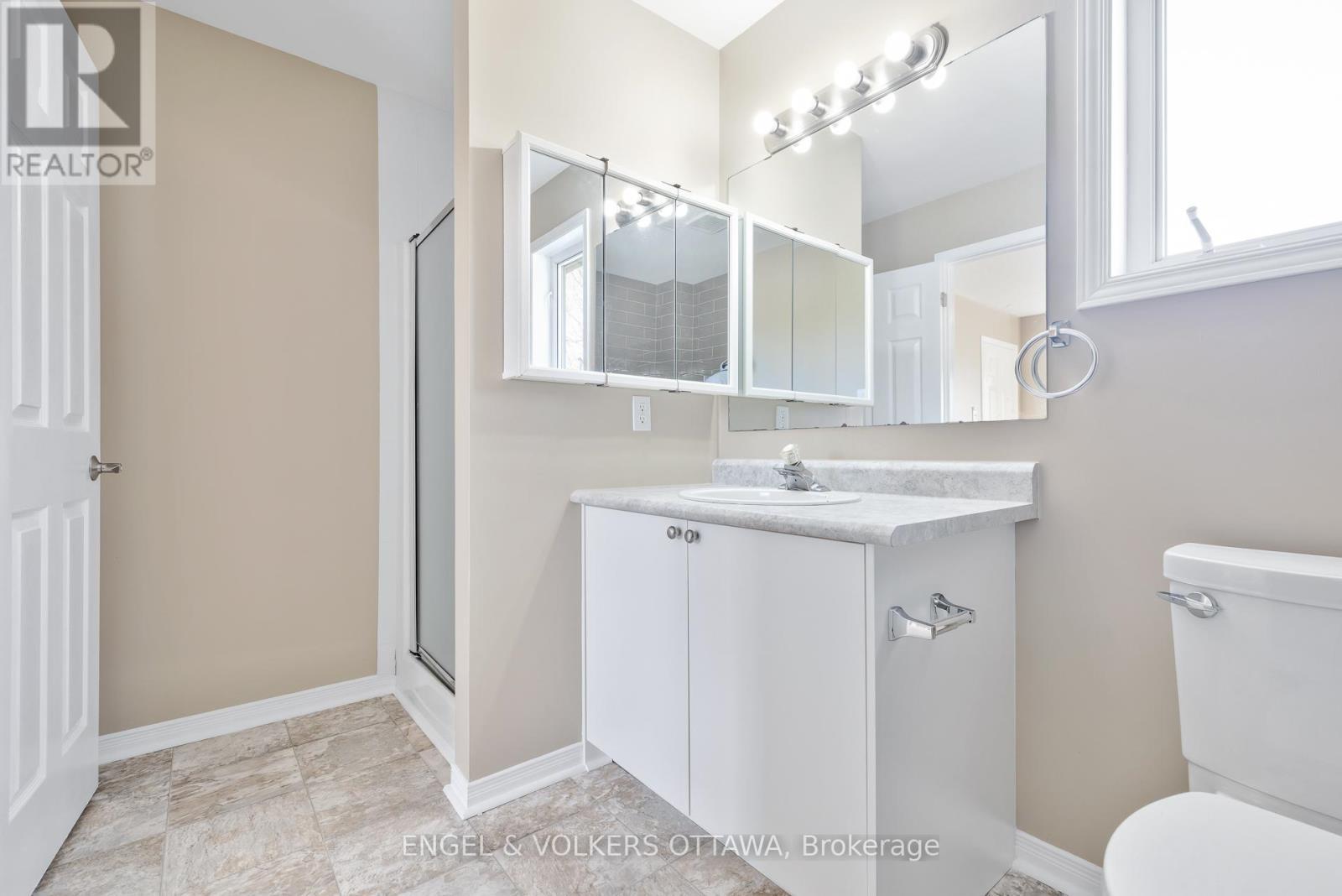 26 Carleton Cathcart Street, Ottawa, ON - Indoor Photo Showing Bathroom