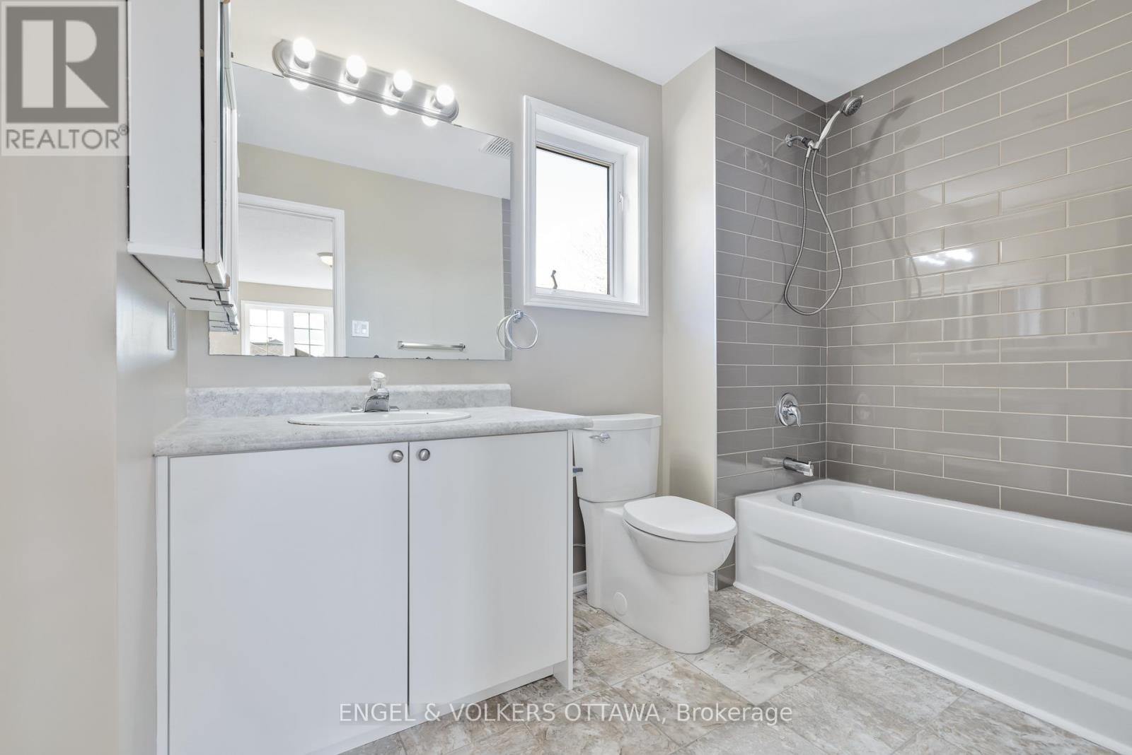 26 Carleton Cathcart Street, Ottawa, ON - Indoor Photo Showing Bathroom