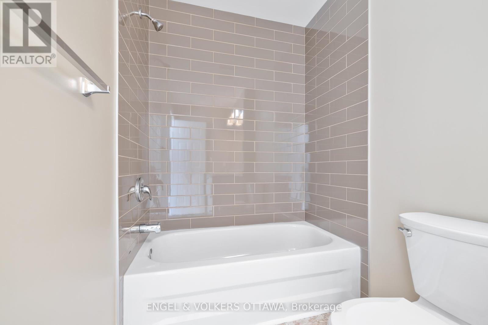 26 Carleton Cathcart Street, Ottawa, ON - Indoor Photo Showing Bathroom