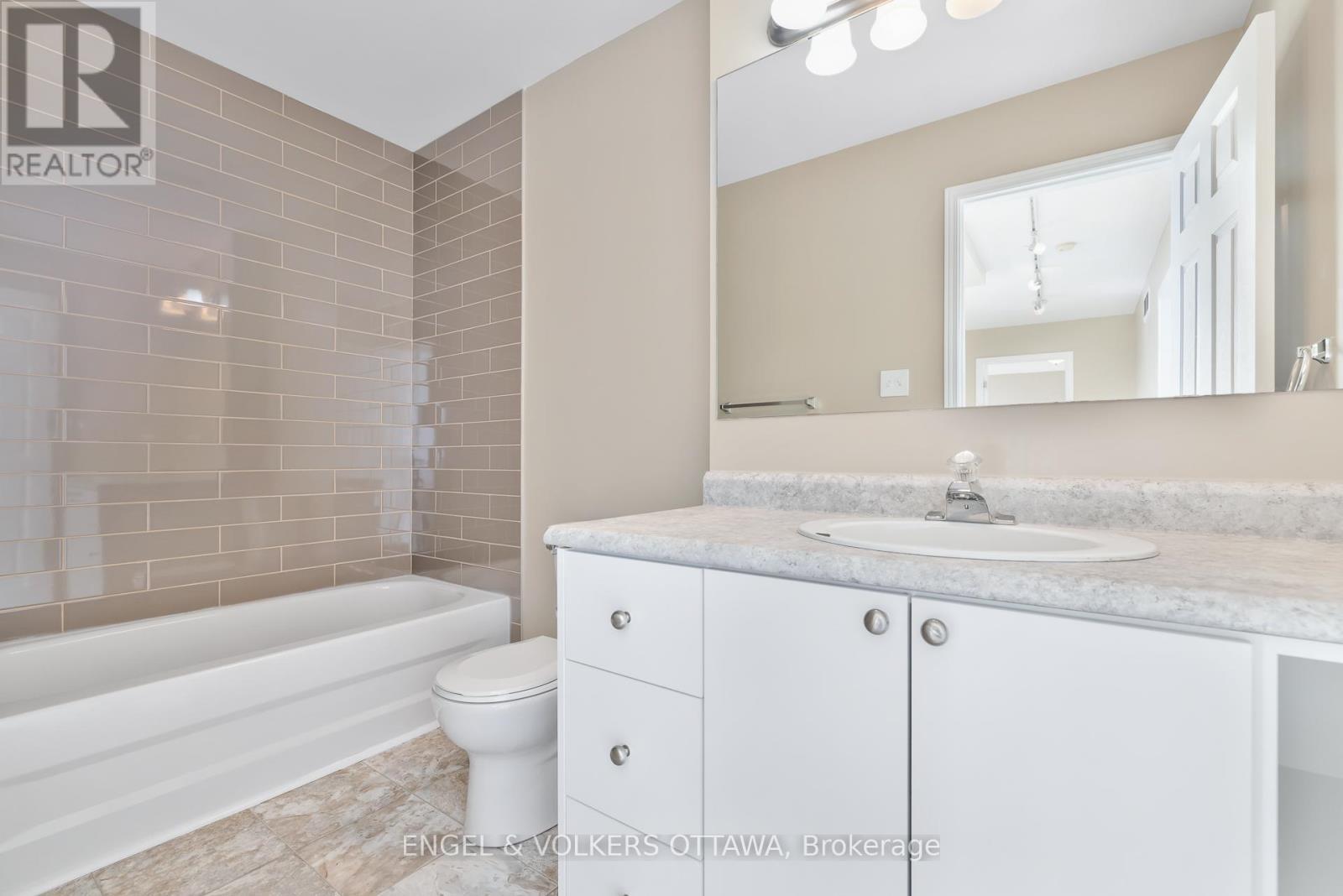 26 Carleton Cathcart Street, Ottawa, ON - Indoor Photo Showing Bathroom