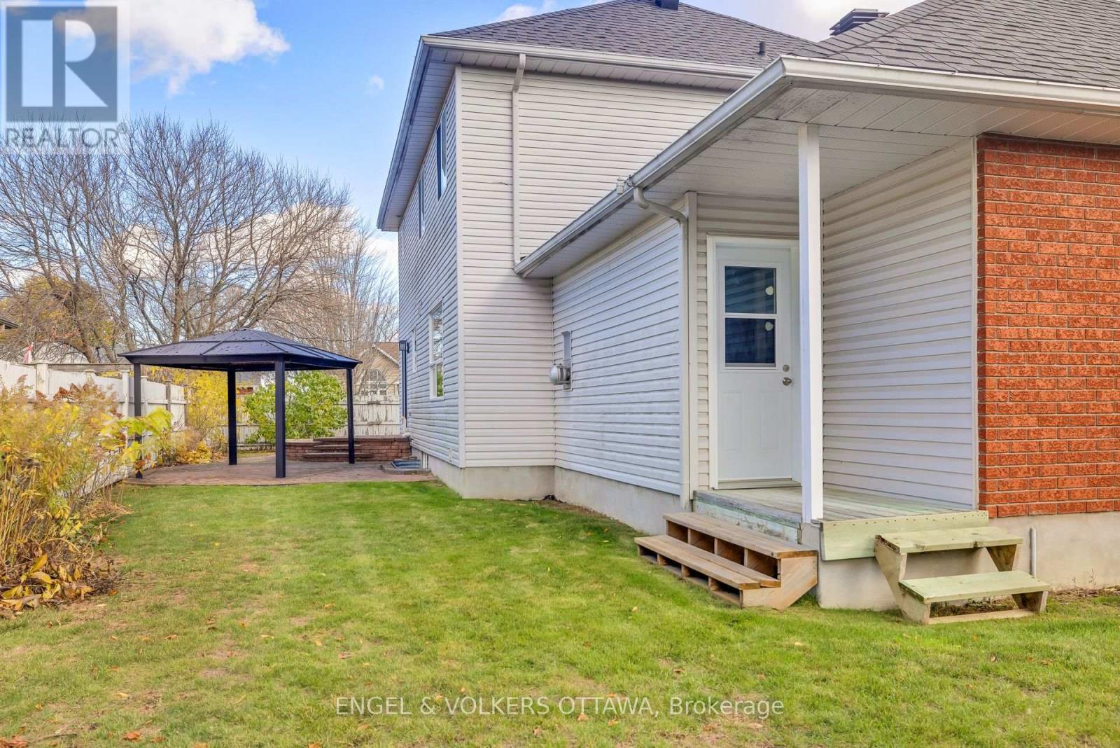 26 Carleton Cathcart Street, Ottawa, ON - Outdoor With Exterior