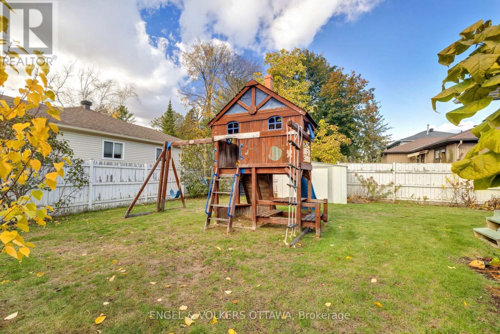 26 Carleton Cathcart Street, Ottawa, ON - Outdoor With Deck Patio Veranda