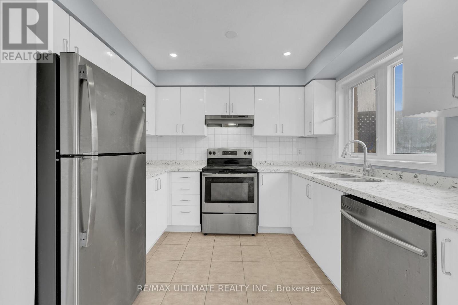 73 Bernard Avenue, Brampton, ON - Indoor Photo Showing Kitchen With Stainless Steel Kitchen With Upgraded Kitchen