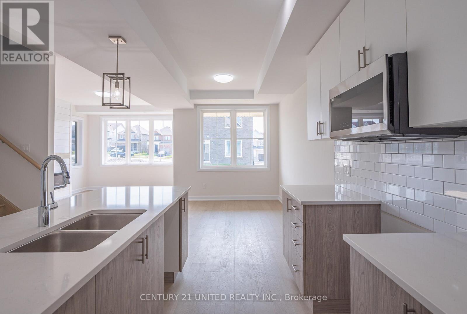 307 Mullighan Gardens, Peterborough (Monaghan Ward 2), ON - Indoor Photo Showing Kitchen With Double Sink