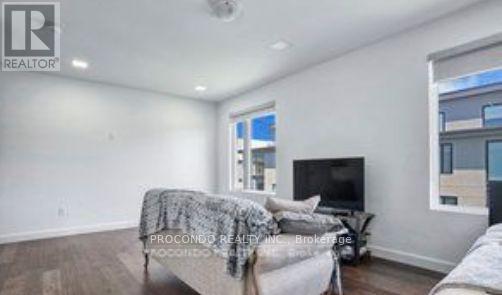 Room 2 - 528 Jones Road, Hamilton, ON - Indoor Photo Showing Living Room
